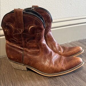 Women’s Dingo cowboy boots sz 9